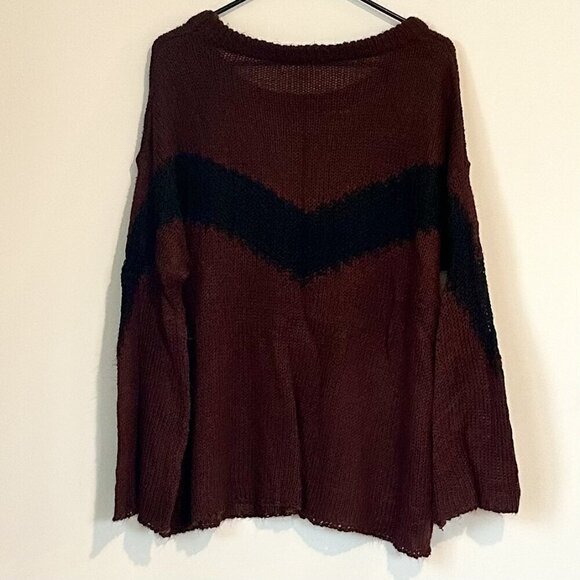 Moon River Maroon and Black Oversized Knit Sweater - Large - Picture 6 of 7